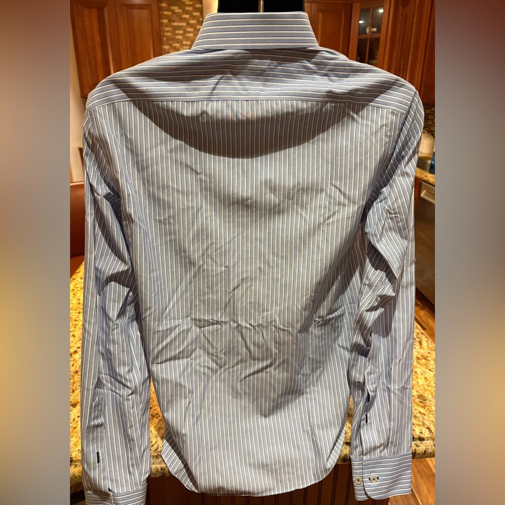UNTUCKit Men's‎ Blue Striped Dress Shirt - Picture 6 of 6